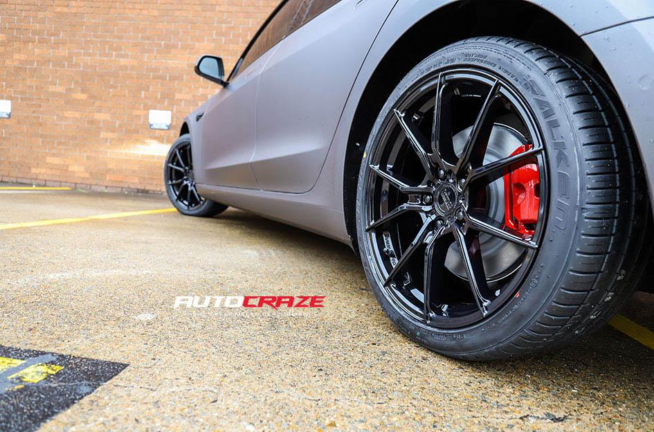 TESLA MODEL 3 VENOM GLOSS BLACK